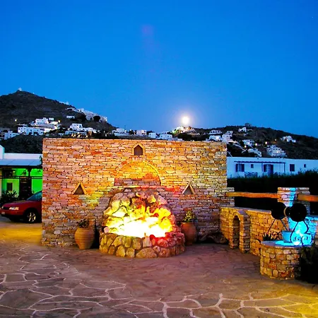 Helena إيوس خورا