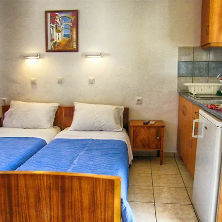 Helena إيوس خورا