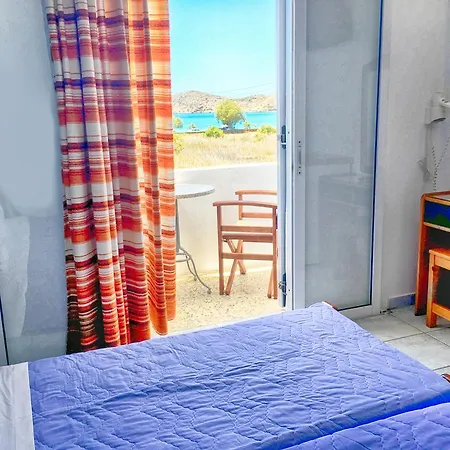 Helena إيوس خورا